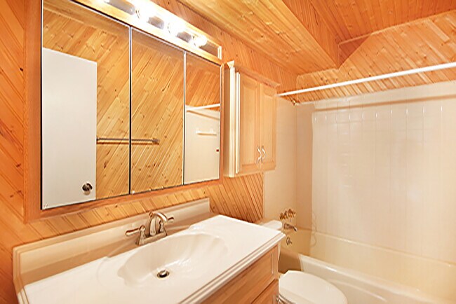 Building Photo - 728 Garland Cir