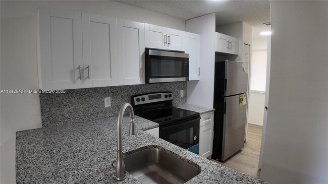 Building Photo - 1084 Coral Club Dr