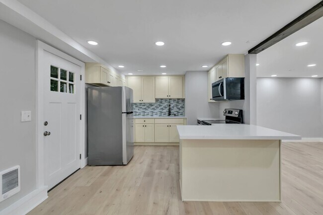 Building Photo - 5182