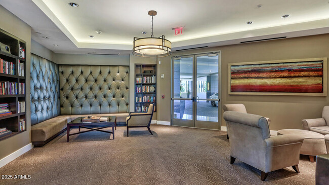 Building Photo - 2211 E Camelback Rd