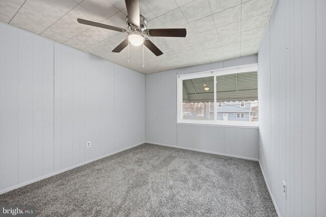 Building Photo - 7911 Bank St