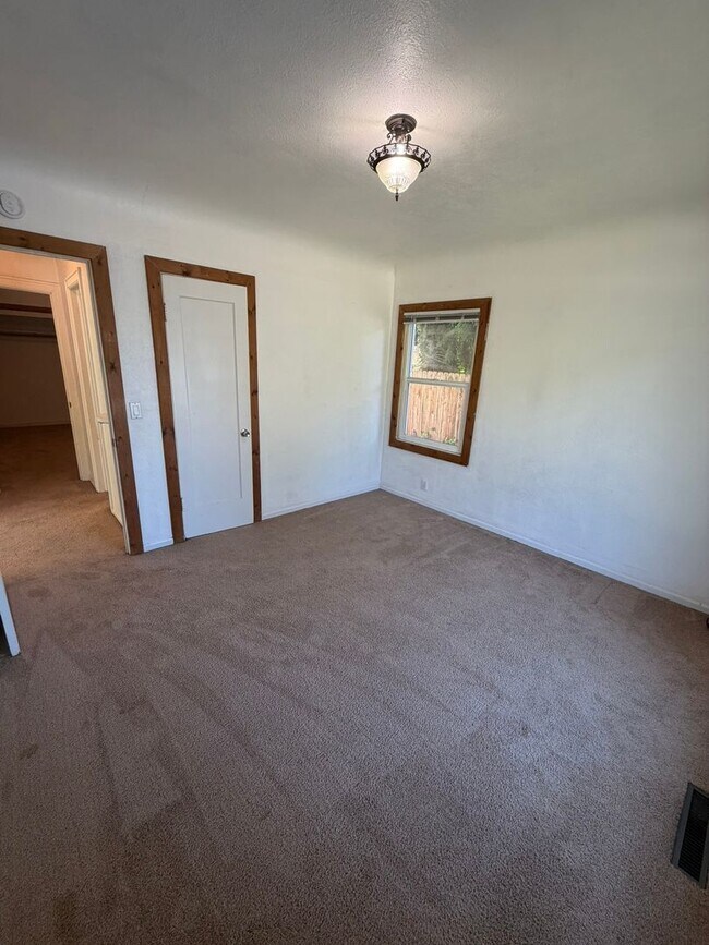 Building Photo - 2 Bedroom with a garage with Large fenced yard!