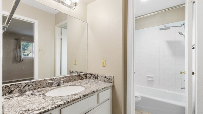 Building Photo - 10810 Sugar Hill Dr