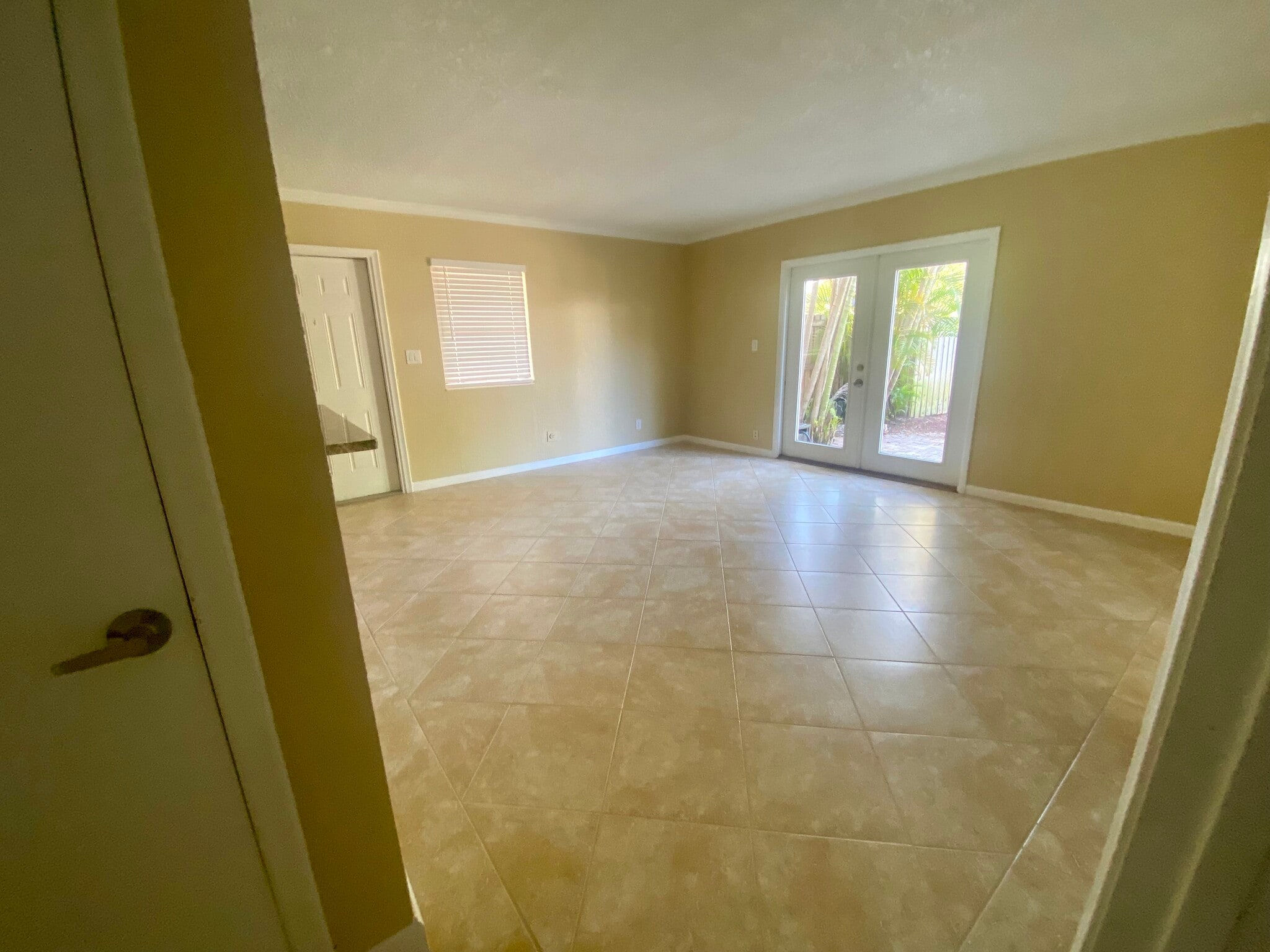 Building Photo - 309 NE 16th St