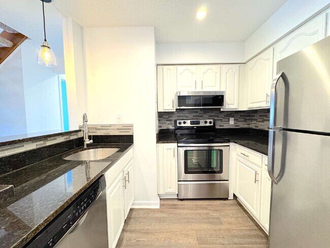 Building Photo - Stunning Top-Floor Penthouse Condo – Loaded with Luxury Upgrades!