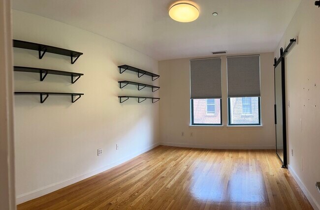 Building Photo - 75 Clarendon St