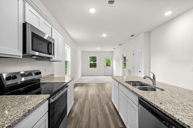 Building Photo - 450 Castillo Dr