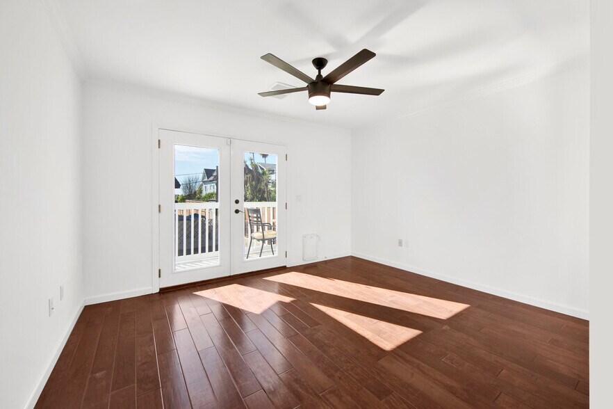 Building Photo - 2124 Reservoir St