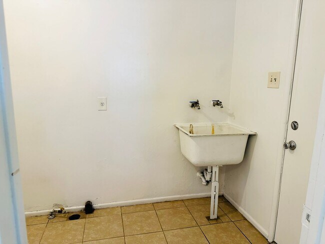 Building Photo - Single-Story Home on a Large Lot in Redlands