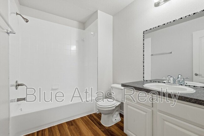 Building Photo - 908 Drexel St