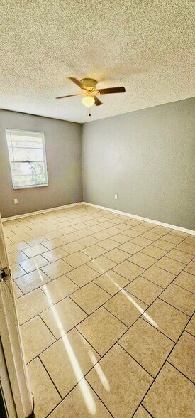Building Photo - 2422 Crystal Hills Loop E