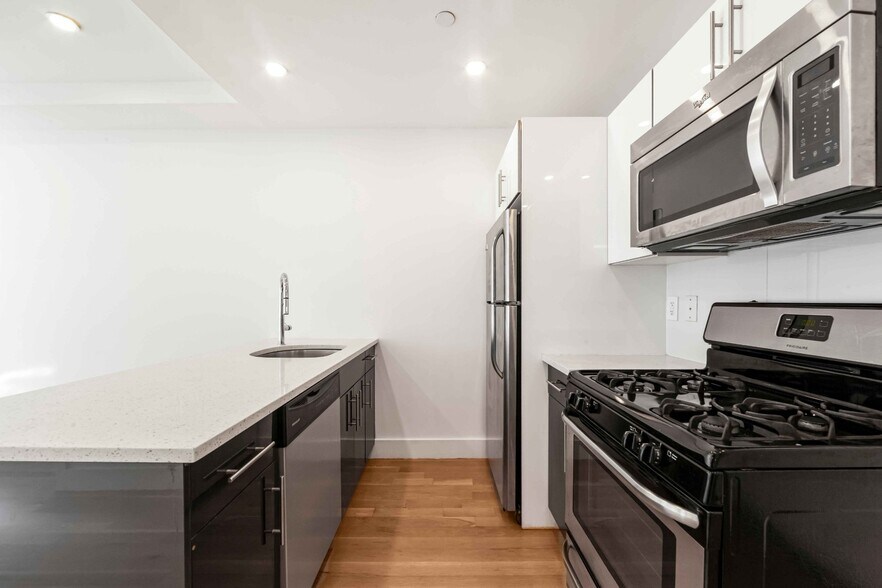 Building Photo - 96 Steuben St