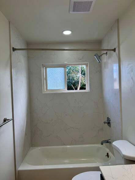 Building Photo - 1144 Locust St