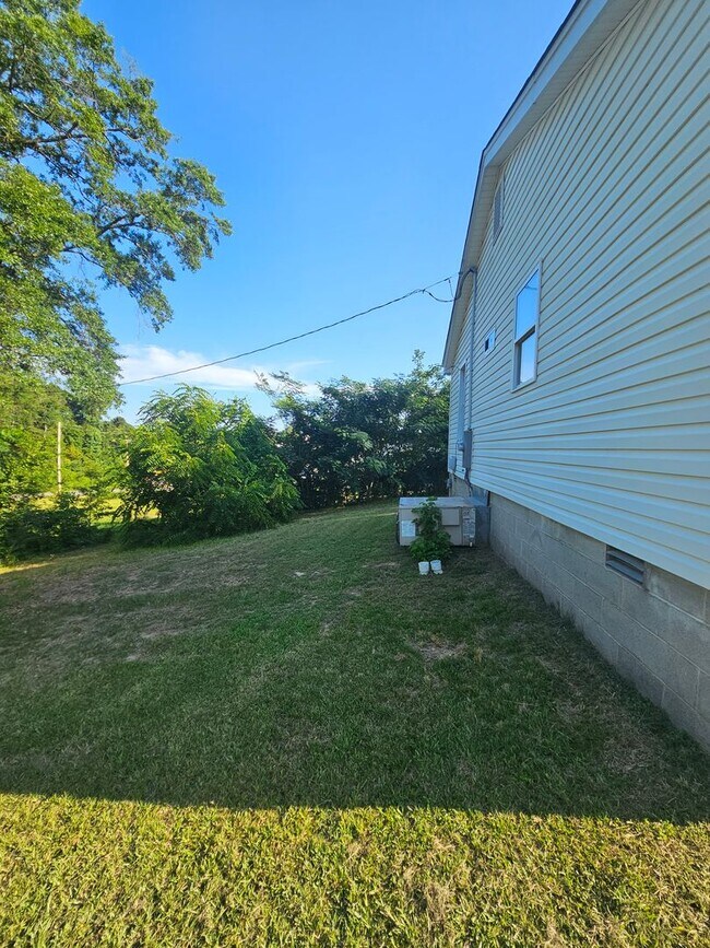 Building Photo - Home in Benton