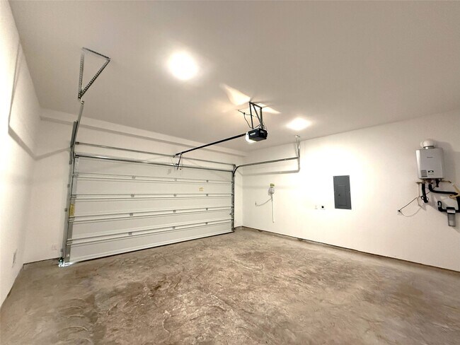 Building Photo - 2519 Dovetail Elm Dr