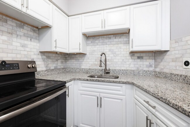 Building Photo - 6419 Montgomery Rd