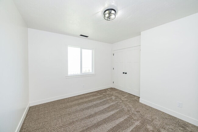 Building Photo - 8410 S 890 E