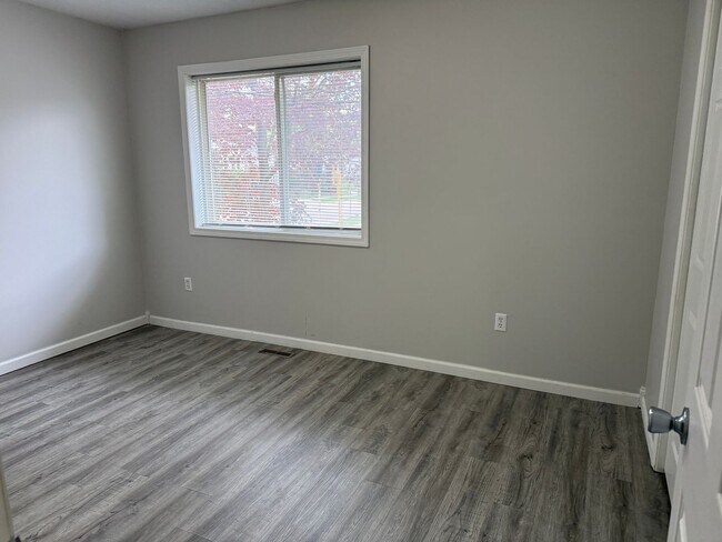Building Photo - Three bedroom townhome near downtown NW Rochester MN