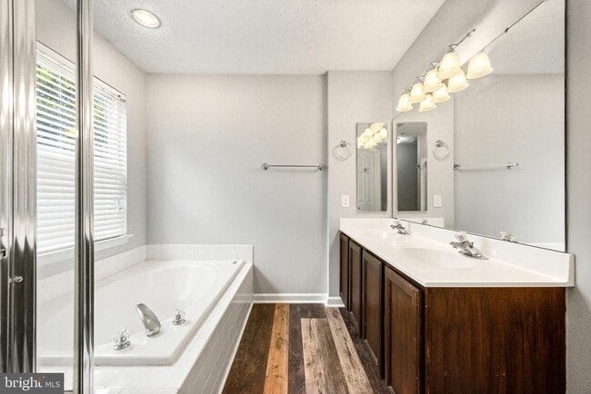 Building Photo - 2716 Mapleview Ct