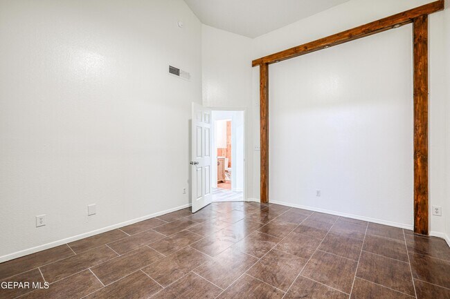 Building Photo - 5733 Saplinas Rd