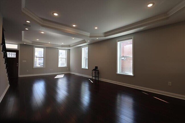 Building Photo - 1108 Orren St NE