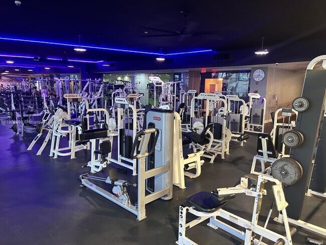 Building Photo - 1000 West Ave