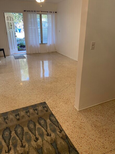 Primary Photo - 1620 NE 110th Ter