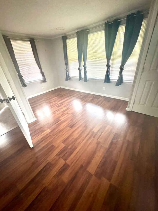 Building Photo - Rental 5 min from Downtown Columbia!