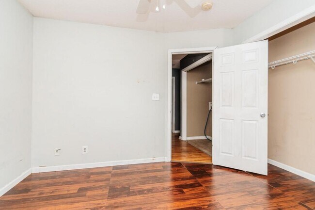 Building Photo - 132 Coronation Dr