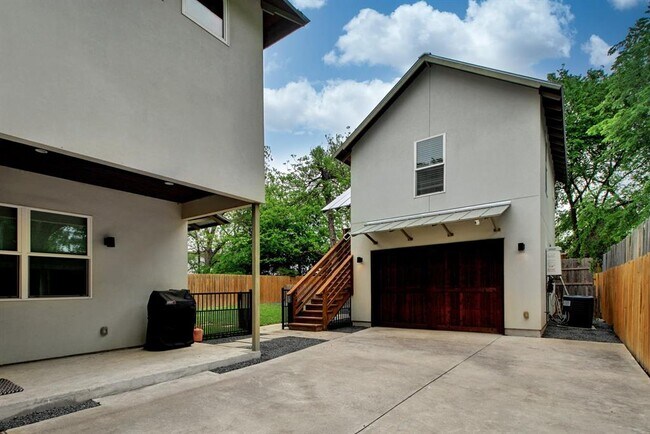Building Photo - 4613 Harmon Ave
