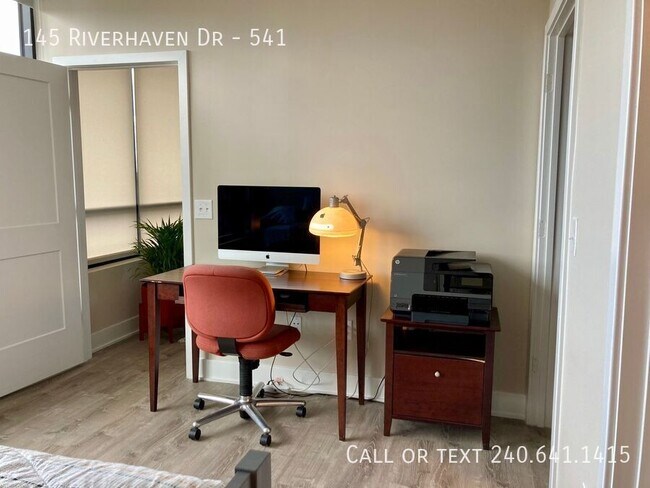 Building Photo - 145 Riverhaven Dr