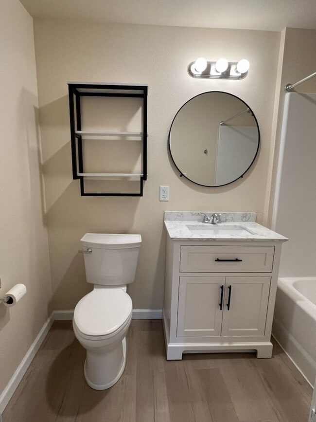 Building Photo - 522 Orondo Ave