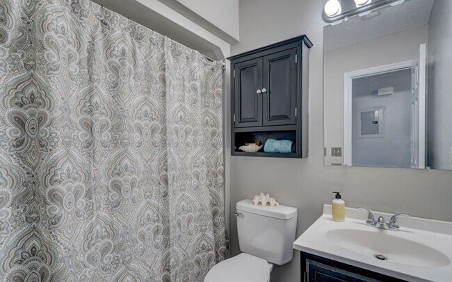 Building Photo - 4155 Spirea Dr