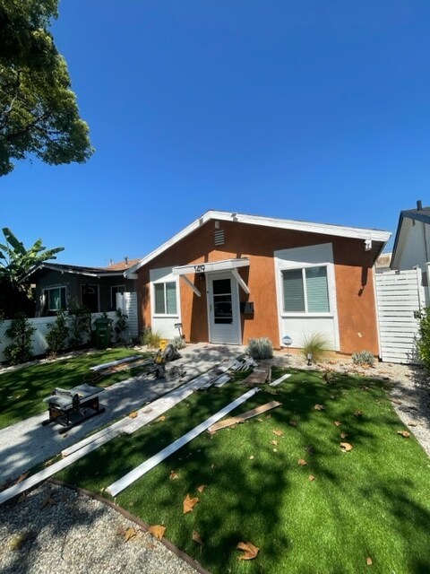 Building Photo - 1419 W 58th Plz