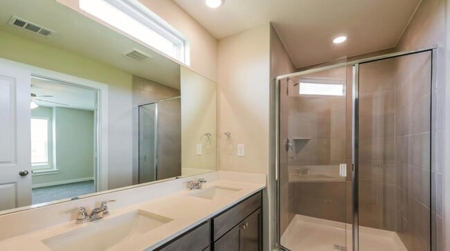 Building Photo - AVAILABLE NOW