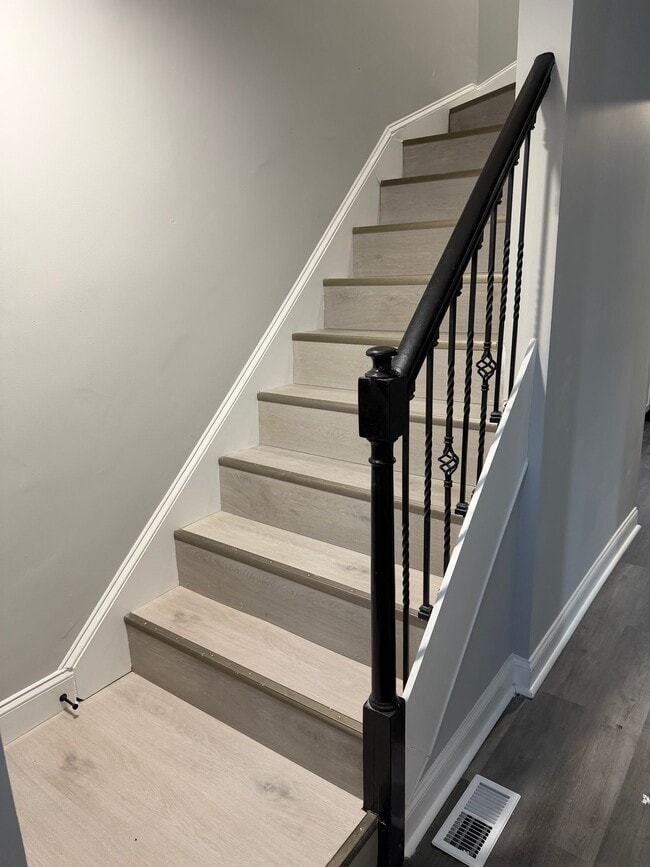 Building Photo - 1271 Limit Ave