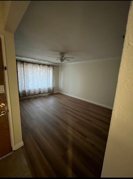 Building Photo - 2726 Sand Point Dr