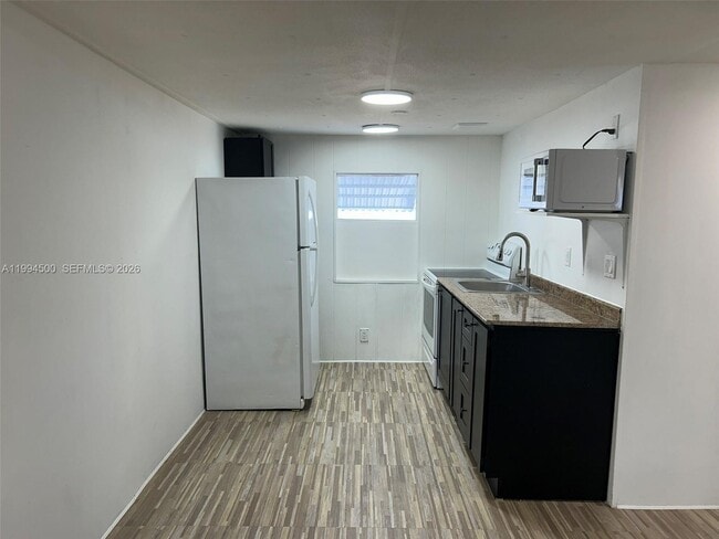 Building Photo - 11942 N Branch Rd