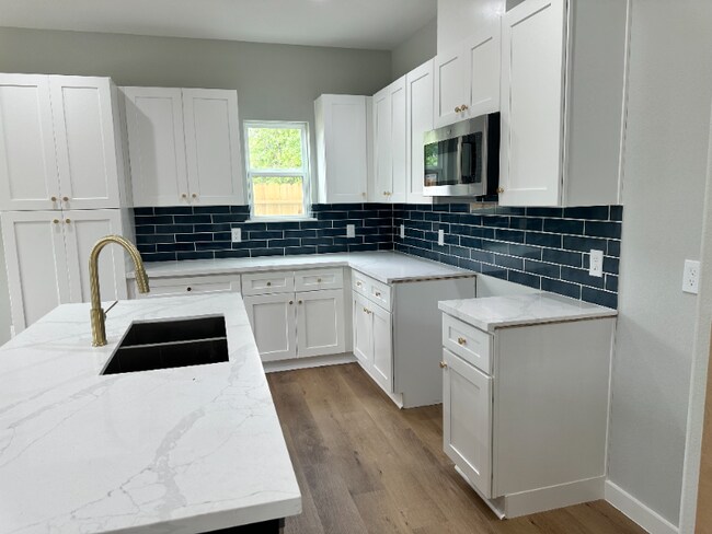 Building Photo - 8404 Tate St