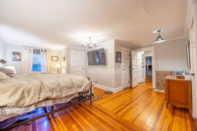 Building Photo - 139 Grove St