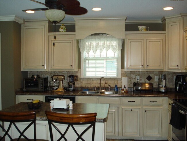 Building Photo - 4097 Silver Glenn