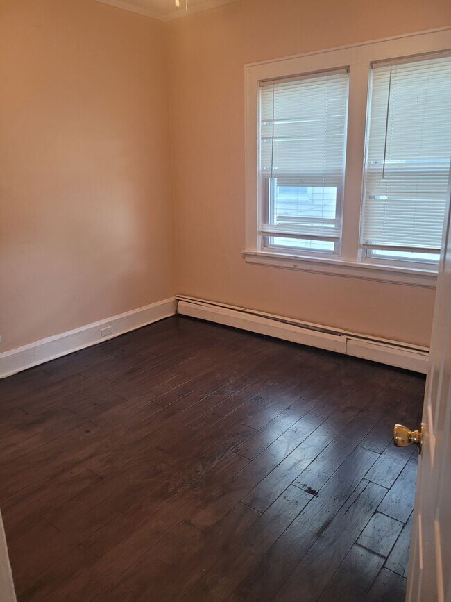 Building Photo - 24 Valley St