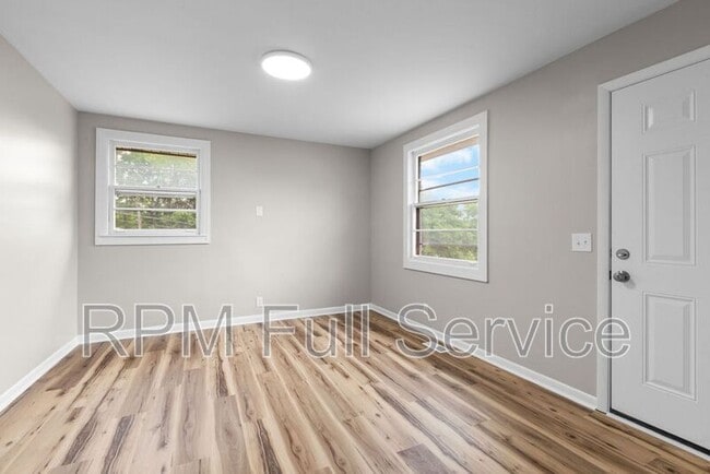 Building Photo - 895a W Sharpe Ave