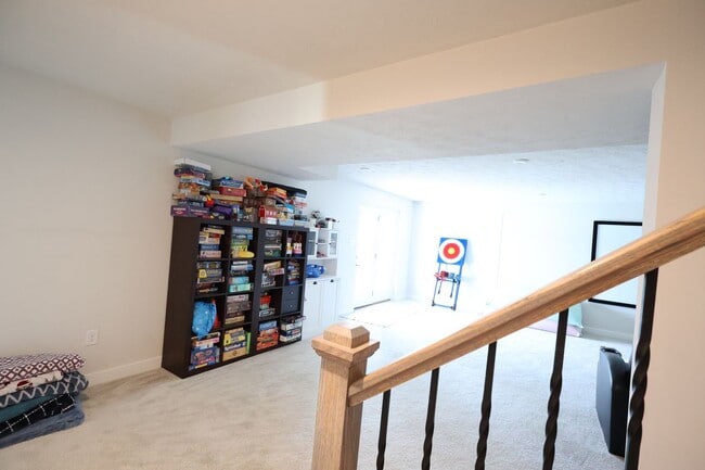 Building Photo - 4 Bedroom, 4 Bath Home w/Backyard Heated Pool overlooking Pearl's Fen