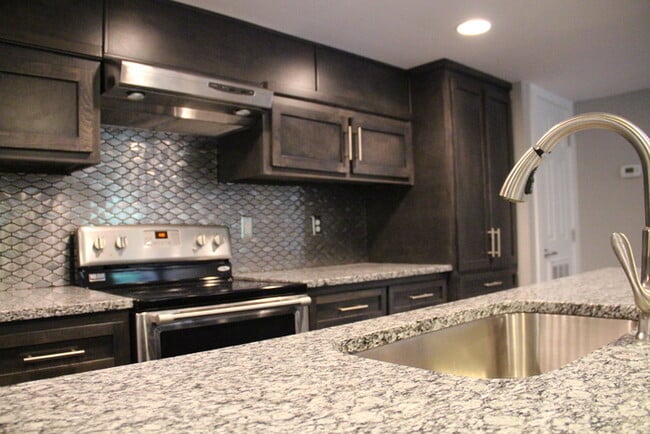 Building Photo - 2 Bed / 1 Bath Near Crieve Hall - McMurray...