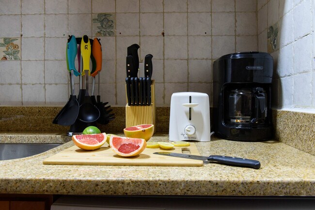 Building Photo - 240 E 26th St