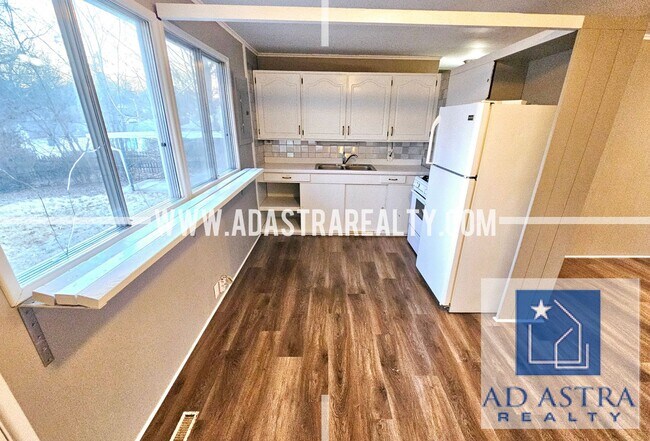 Building Photo - 3 Bedroom 1 Bathroom Home in Gladstone-Ava...