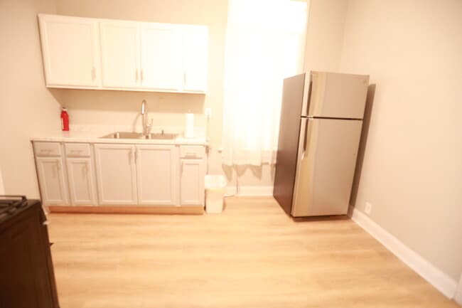 Building Photo - 637 W 59th St