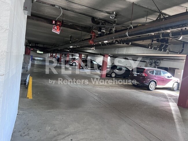 Building Photo - 1BR 1BA CONDO IN Plymouth!