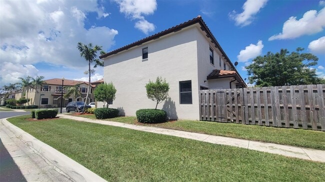 Building Photo - 3223 SE 4th Ct